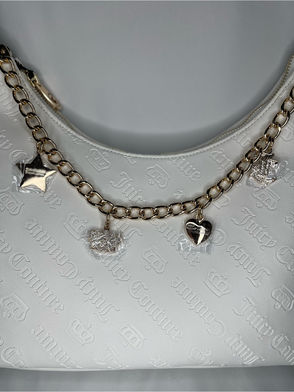 Juicy Couture White Embossed Charm Shoulder Bag with Gold Chain - Picture 2 of 9